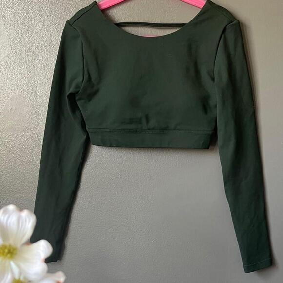 CROP SHOP BOUTIQUE (CSB): Long Sleeve Crop Top (Open back) - Picture 4 of 8
